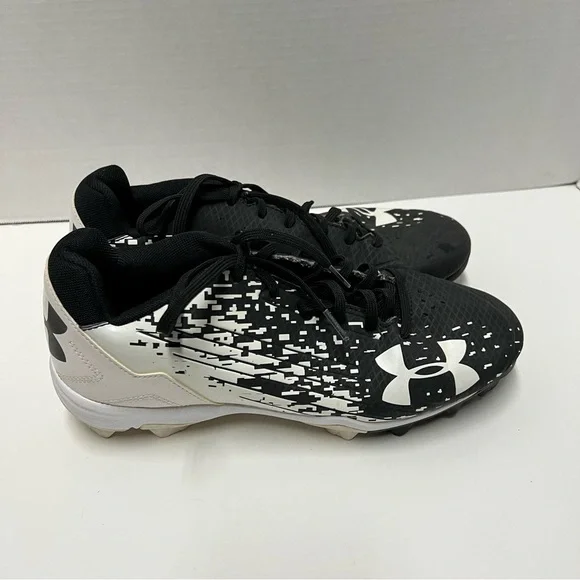 Under armourbaseball tennis shoes black and white size 9 Athletic Shoes